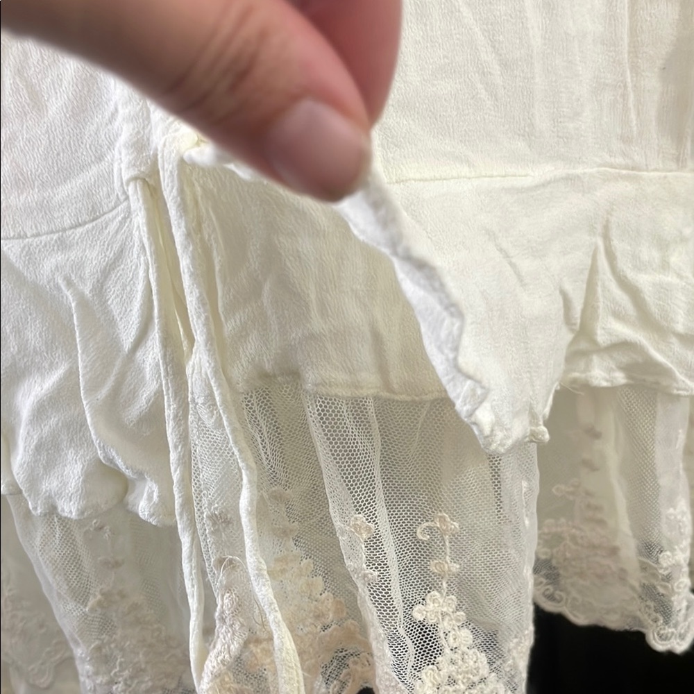 Bluheaven Elegant Boho Cream Lace Hem Ruffled Sleeve Blouse - Picture 8 of 9